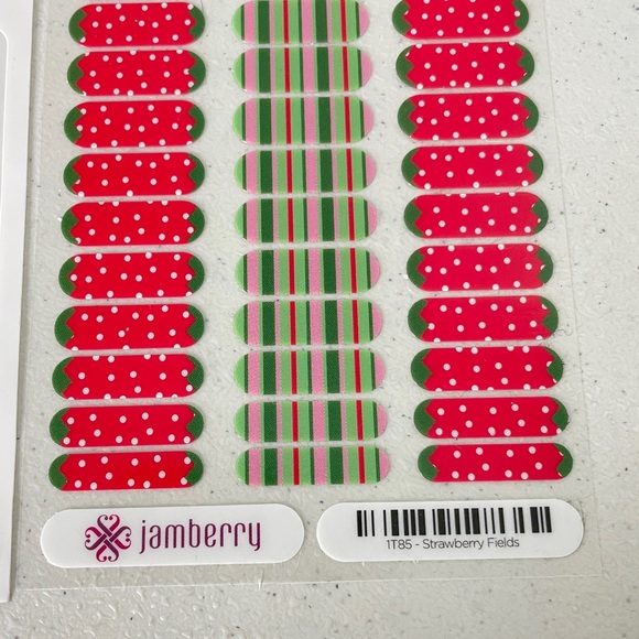 Jamberry Juniors Strawberry Fields Full Sheet Nail Wraps - Picture 4 of 8